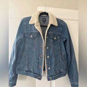 Women’s denim jacket with shearling collar